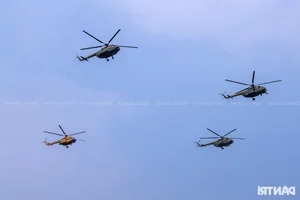 Spectacular SU-30MK2 Fighter Jets Perform Stunning Aerial Maneuvers Over Hanoi - image 5