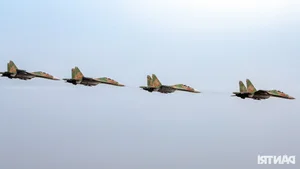 Spectacular SU-30MK2 Fighter Jets Perform Stunning Aerial Maneuvers Over Hanoi - image 8
