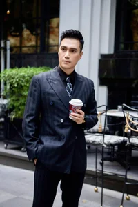 Vietnamese Celebrity News: Viet Anh, Jennifer Pham, and V-Biz Stars - image 11