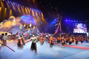 Hai Ba Trung Temple Festival Honors Vietnam's Heroic History with 'Echoes of Me Linh' 3D Mapping Show - image 5