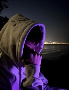 Artistic Portraits: The Aesthetic Appeal of Faceless Photography - image 3