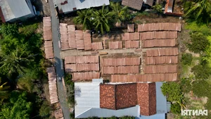 Inside the Mekong Delta’s Largest Rice Paper Village Working Overnight for Tet Demand - image 3