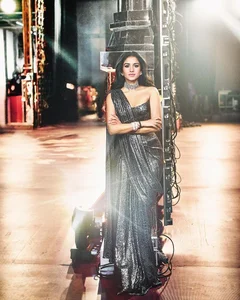 Radhika Merchant's Spectacular Bridal Fashion at the $600 Million Ambani Wedding - image 1