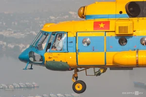 Spectacular Helicopter Flag-Carrying Rehearsals Over Dong Nai and Ho Chi Minh City - image 8