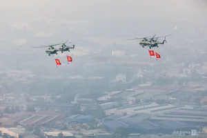 Spectacular Helicopter Flag-Carrying Rehearsals Over Dong Nai and Ho Chi Minh City - image 12