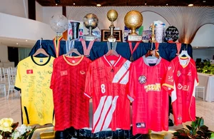 Legendary Vietnamese Footballer Nguyen Hong Son Launches Memoir - image 2