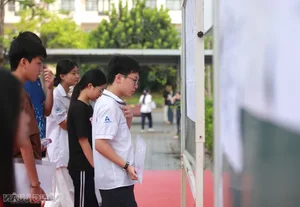 Hanoi Students Show Confidence Ahead of Competitive 10th-Grade Entrance Exams - image 3