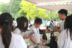 Hanoi Students Show Confidence Ahead of Competitive 10th-Grade Entrance Exams - image 12