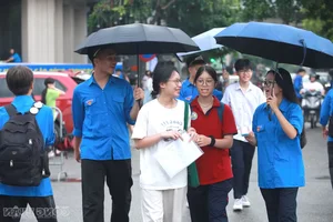 Hanoi Students Show Confidence Ahead of Competitive 10th-Grade Entrance Exams - image 1