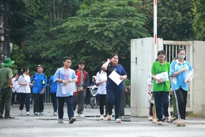 Hanoi Students Show Confidence Ahead of Competitive 10th-Grade Entrance Exams - image 0