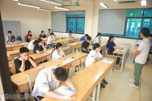 Hanoi Students Show Confidence Ahead of Competitive 10th-Grade Entrance Exams - image 10