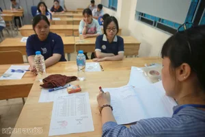 Hanoi Students Show Confidence Ahead of Competitive 10th-Grade Entrance Exams - image 9