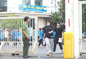 Hanoi Students Show Confidence Ahead of Competitive 10th-Grade Entrance Exams - image 5