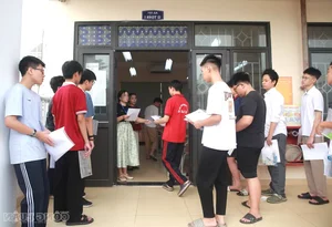 Hanoi Students Show Confidence Ahead of Competitive 10th-Grade Entrance Exams - image 2