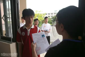 Hanoi Students Show Confidence Ahead of Competitive 10th-Grade Entrance Exams - image 14