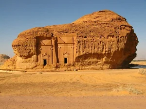 Decoding the Forgotten Thousand-Year-Old City in the Arabian Desert - image 4