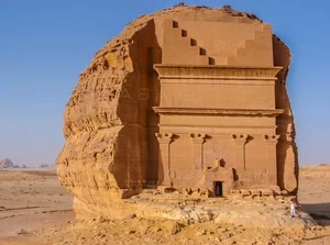 Decoding the Forgotten Thousand-Year-Old City in the Arabian Desert - image 1