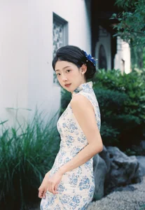 Elegant Portraiture and Artistic Photography Featuring Xiao Wei Xiao Wei in YiTuYu Vol.9882 - image 1