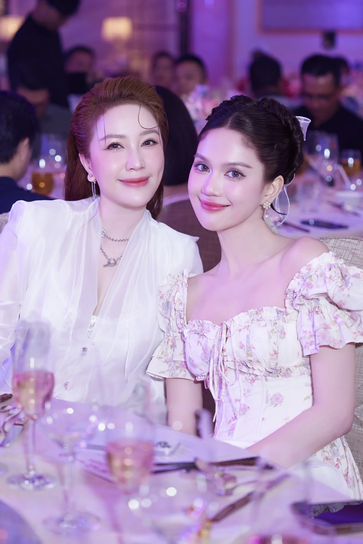 A Star-Studded Celebration: Celebrities Attend Actor Chi Bao’s Daughter's One-Month Party