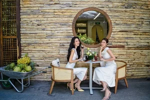 Vietnamese Celebrities Explore the Ultimate Premium Coffee Experience and Aesthetic Spaces - image 6