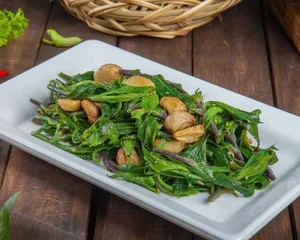 From Garden Weeds to Gourmet Delicacies: The Rise of Forgotten Wild Vegetables - image 5