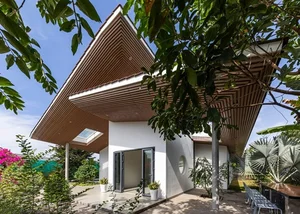 Innovative Heat-Resistant House with Wide Spreading Roof in Dong Nai - image 1