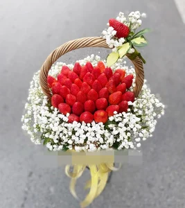 The Rise of Strawberry Bouquets: A Million-Dong Valentine's Trend - image 4