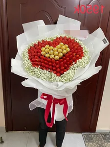 The Rise of Strawberry Bouquets: A Million-Dong Valentine's Trend - image 2