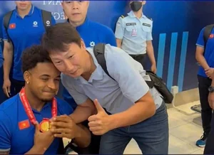 Emotional Homecoming: Xuan Son and Vietnam Team Return with Gold - image 2