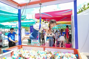 Celebrity-Led Long Chau Family Festival: A Grand Celebration of Health and Multi-Generational Bonding - image 4