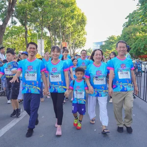 Celebrity-Led Long Chau Family Festival: A Grand Celebration of Health and Multi-Generational Bonding - image 3