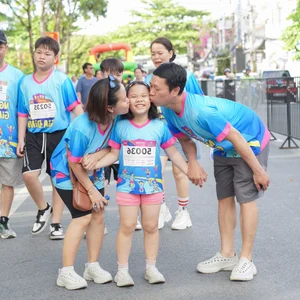 Celebrity-Led Long Chau Family Festival: A Grand Celebration of Health and Multi-Generational Bonding - image 5