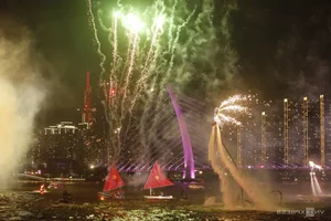 Crowds Brave the Rain for 30/4 Fireworks Display - image 8