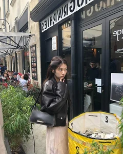 Jung So Min's Minimalist Style: How to Look Youthful and Elegant in Your 40s - image 3