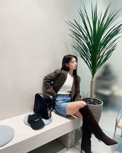 Jung So Min's Minimalist Style: How to Look Youthful and Elegant in Your 40s - image 2