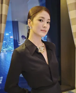 Song Hye Kyo’s Effortless Elegance: How a Simple White Shirt Redefines Superstar Fashion - image 0