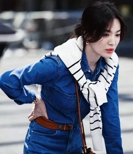 Song Hye Kyo’s Effortless Elegance: How a Simple White Shirt Redefines Superstar Fashion - image 2