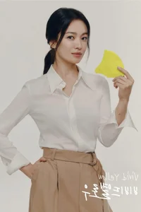 Song Hye Kyo’s Effortless Elegance: How a Simple White Shirt Redefines Superstar Fashion - image 6