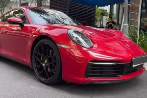 Custom Luxury: The Unique Color Transformation of a Porsche 911 992 in Vietnam - image 5