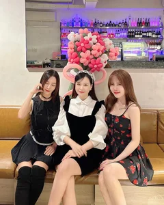 Vietnamese Actress Sam Posts Stunning Photos to Counter Social Media Critics - image 4