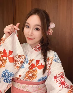 The Secrets of an Ageless Hong Kong Goddess: Youthful Beauty and Inspiring Fitness Routines - image 8