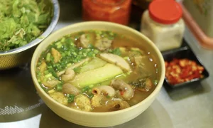 Hai Phong's Iconic Spicy Fish Noodle Soup: A Culinary Journey with Chef Phạm Văn Dũng - image 8