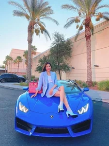 Miss Universe Vietnam Pham Huong Reveals Her Billionaire Husband Bobby Tran and Their Luxurious US Lifestyle - image 7