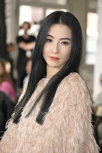 Chinese Celebrities Face Makeup Blunders at Fashion Week Without Fan Bingbing - image 9