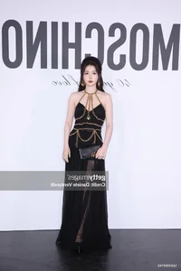 Chinese Celebrities Face Makeup Blunders at Fashion Week Without Fan Bingbing - image 11
