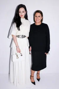 Chinese Celebrities Face Makeup Blunders at Fashion Week Without Fan Bingbing - image 7