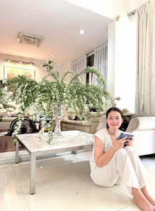 Inside the Stunning Modern Villa of an Actress Retired at 40 - image 3