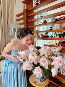 Inside the Stunning Modern Villa of an Actress Retired at 40 - image 0