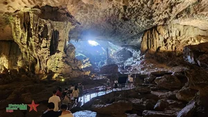 Discover the Magic of Ha Long Bay: A Guide to Vietnam’s Iconic UNESCO World Heritage Site - image 2