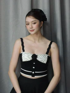 Singer Thieu Bao Trang Flaunts Stunning Beach Body in Tiny Bikini - image 4